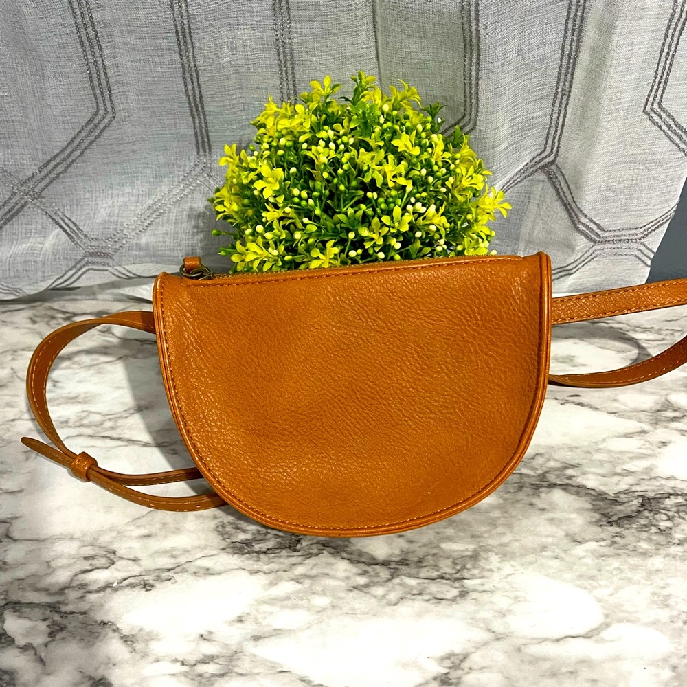 Universal Thread belt with brown wallet